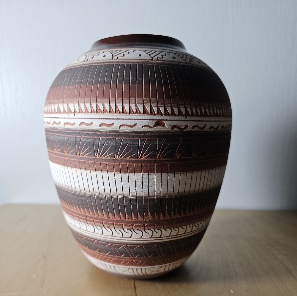 Vintage Navajo Flora Etched Pottery - Picture 3 of 10